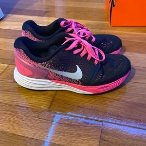 size 3.5 nike shoes. worn a little. i great condition. no tears